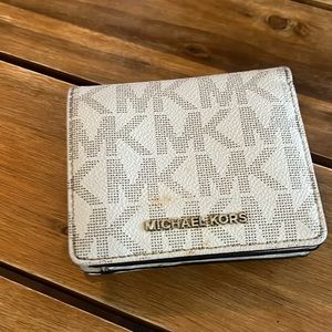Michael Kors Women’s Wallet White with Logo Good Condition